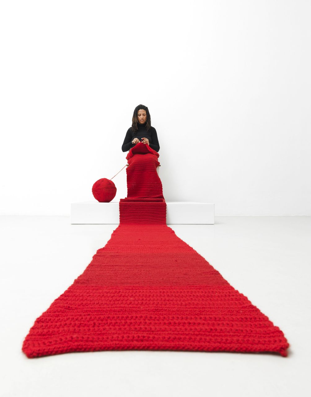 nbk_Lerato_Shadi_Performance.jpg Lerato Shadi, Mosaka wa nako, 2014, Performance im Neuen Berliner Kunstverein, 2014 © Neuer Berliner Kunstverein / Jens Ziehe