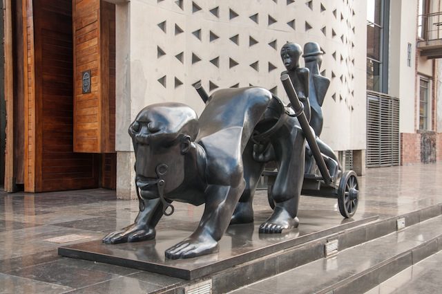  Dumile Feni. “History”  2003, bronze. Photo by Akona Kenqu