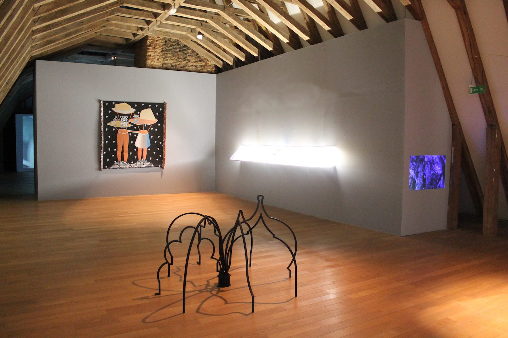 Installation View Zoulikha Bouabdellah, Kapwani Kiwanga and Otobong Nkanga. L'iris de Lucy, 2016. Courtesy of Musée départemental d’art contemporain de Rochechouart 