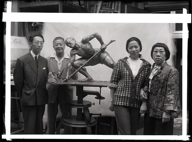 Marc Vaux, Pan Yuliang in her studio with Zhou Ling and Guo Youshou, 1950s © Centre Pompidou – Mnam – Bibliothèque Kandinsky – Fonds Marc Vaux