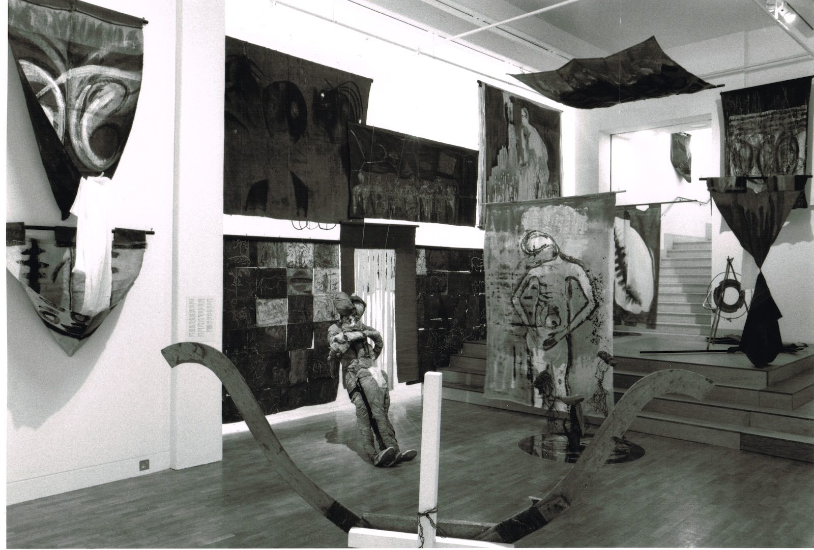 Installation views of Seven Stories about Modern Art in Africa exhibition held at the Whitechapel Gallery, 27 September – 26 November 1995. Courtesy of Whitechapel Gallery, Whitechapel Gallery Archive