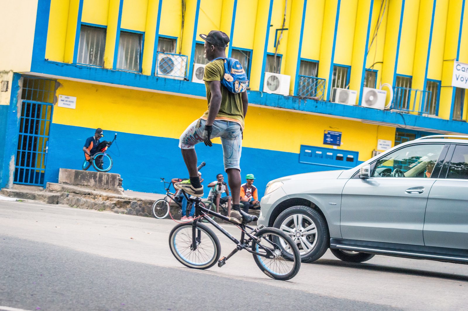 Max Mbakop, from the BMX series, 2016. Courtesy the artist and YaPhoto
