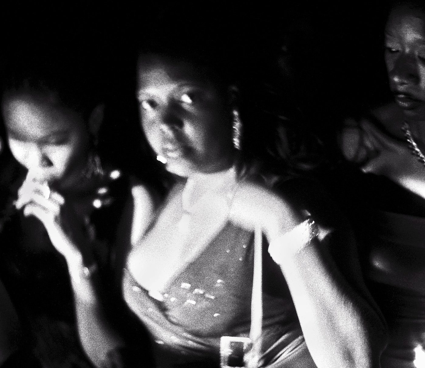 Fatoumata Diabate, Portrait in a night club (Deatil), Bamako, 2012 from the series Sutigui (à nous la nuit). Courtesy the artist