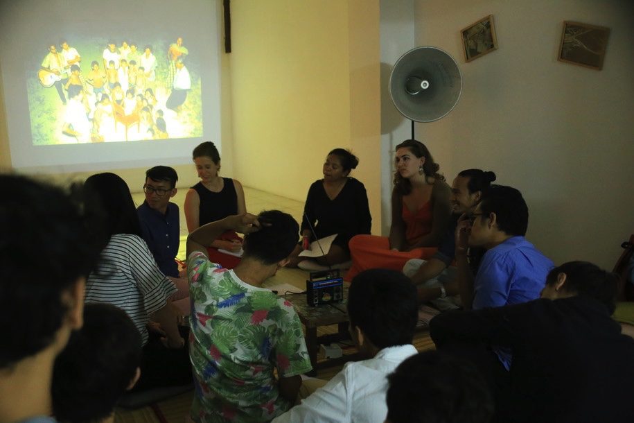 Maggie Jack, Khmer radio archive discussion, 2018. Photo: Sa Sa Art Projects.
