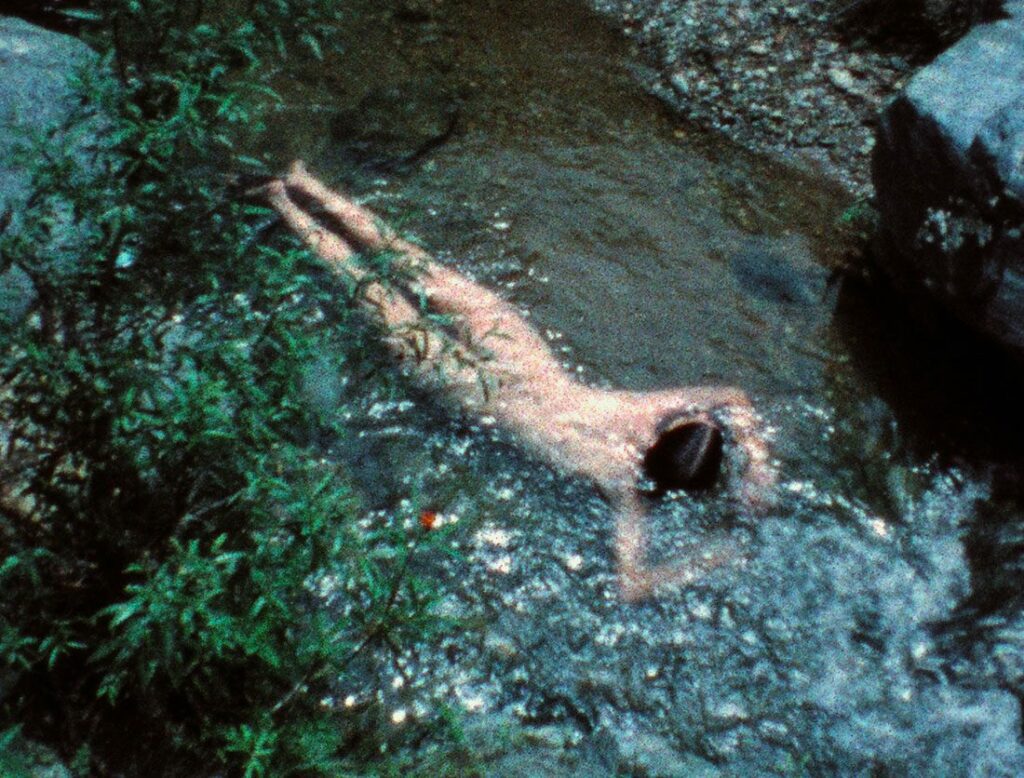 Ana Mendieta, Creek 1974 Film Super-8. © The Estate of Ana Mendieta Collection, LLC. Courtesy Galerie Lelong & Co.