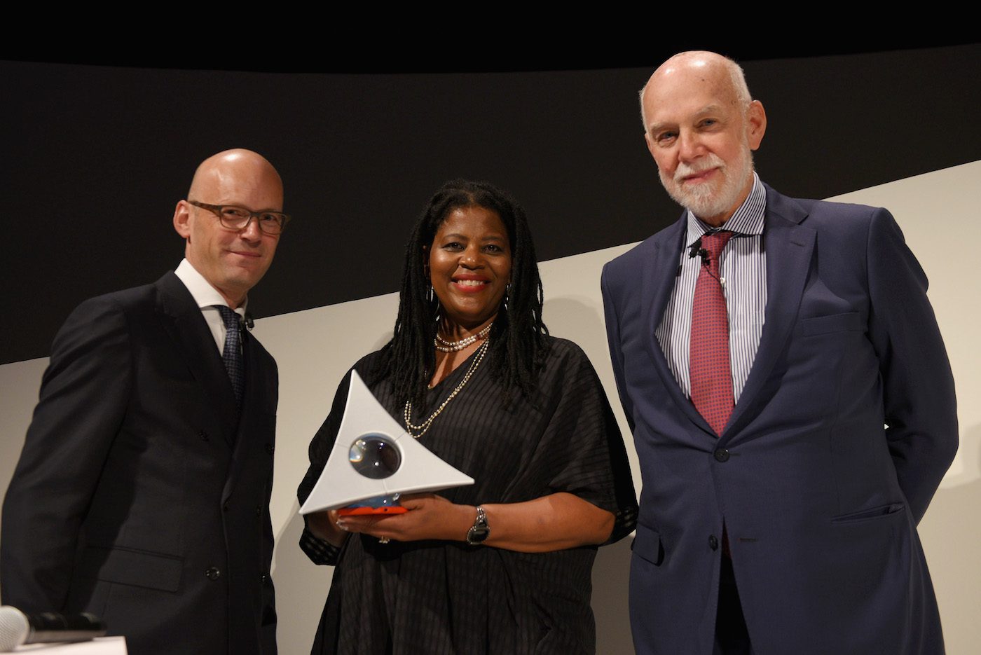 Mark Langer, CEO, HUGO BOSS; Simone Leigh, Hugo Boss Prize 2018 Winner; and Richard Armstrong, Director Solomon R. Guggenheim Museum and Foundation.
Hugo Boss Prize 2018 Artists Dinner at the Guggenheim Museum.
Photo: Andrew Toth/Getty Images.