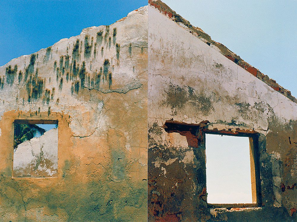 «Untitled (III)». Luanda, 1998. Photograph on aluminum. 90 × 120 cm. Artist’s collection. Photograph: António Ole 