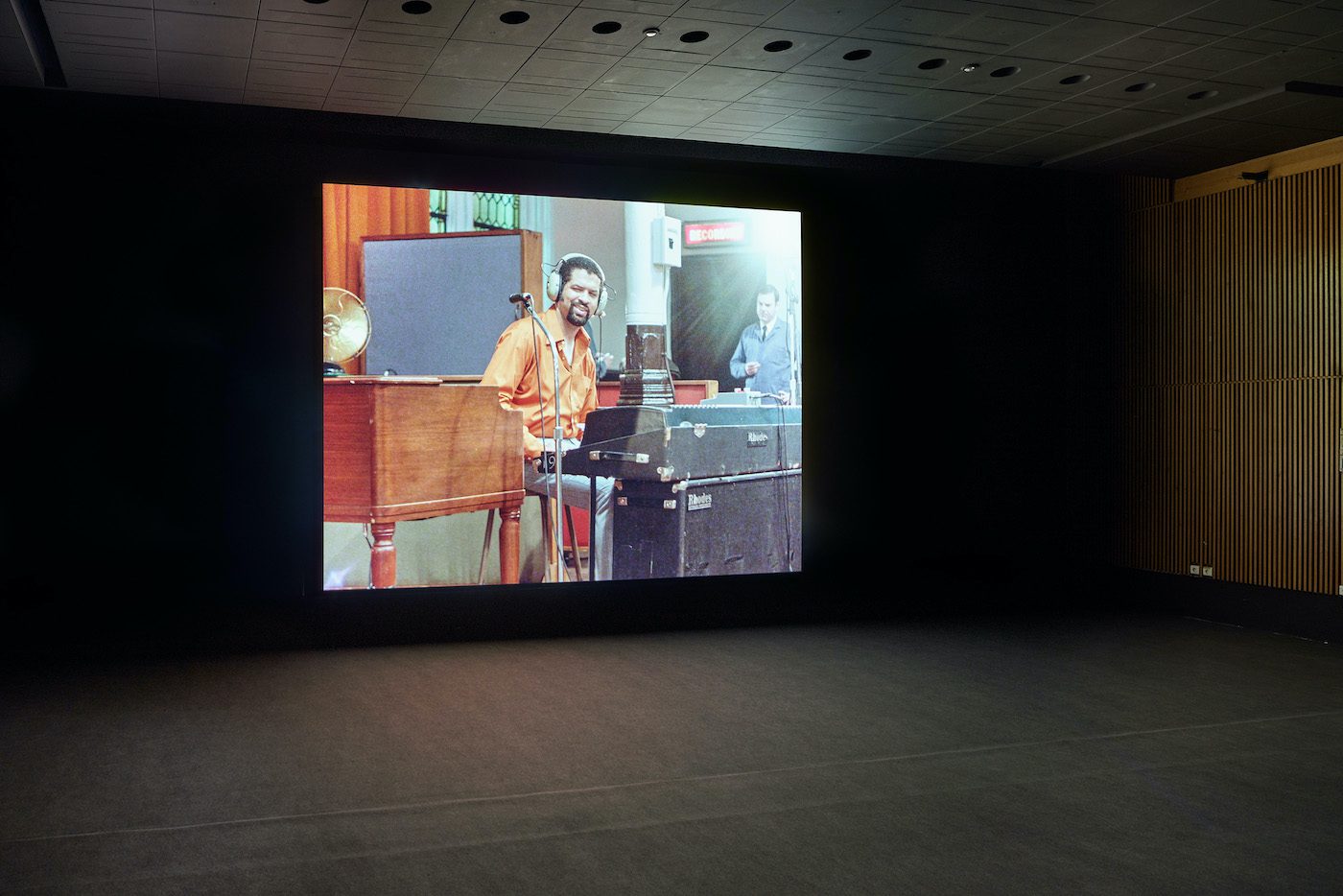 Stan Douglas, Luanda-Kinshasa, 2013, one-channel video installation, 361’ (loop), color, sound, dimensions variable. Courtesy of the artist, Victoria Miro and David Zwirner. Installation view Julia Stoschek Collection Berlin. Photo: Alwin Lay