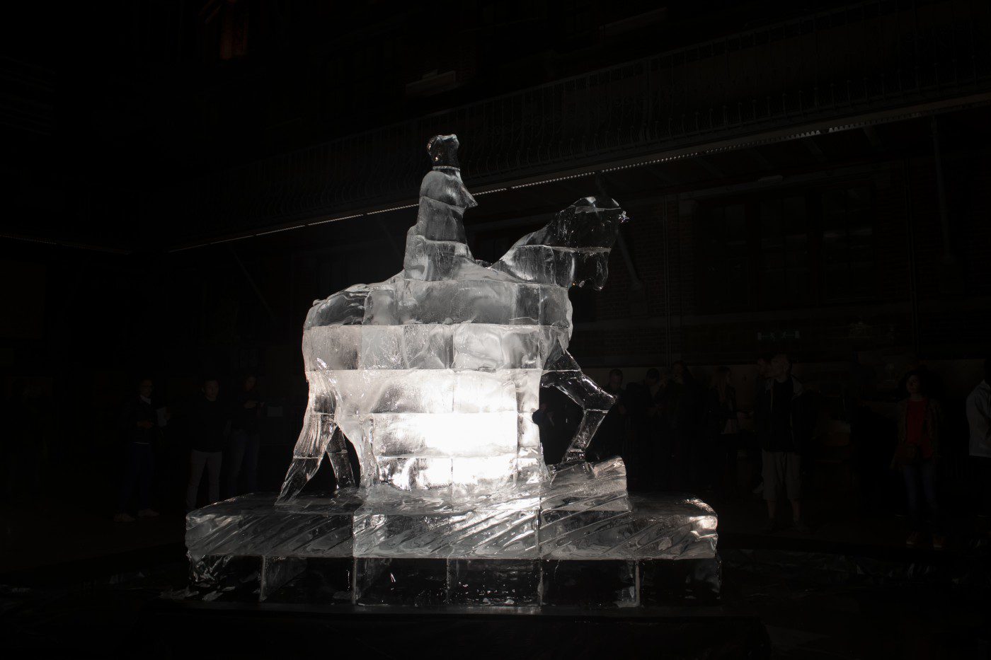 Laura Nsengiyumva, Peopl, 2018. Installation view at Nuit Blanche BXL 2018. The immense ice sculpture was meant to melt throughout this event to reflect on the slowly but gradually mental decolonisation process.

