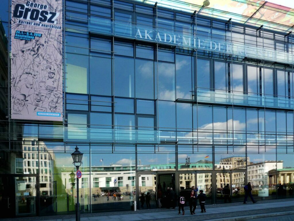 Die Akademie der Künste Berlin. Foto: Manfred Brückels - Eigenes Werk, CC BY-SA 3.0, via Wikimedia Commons
