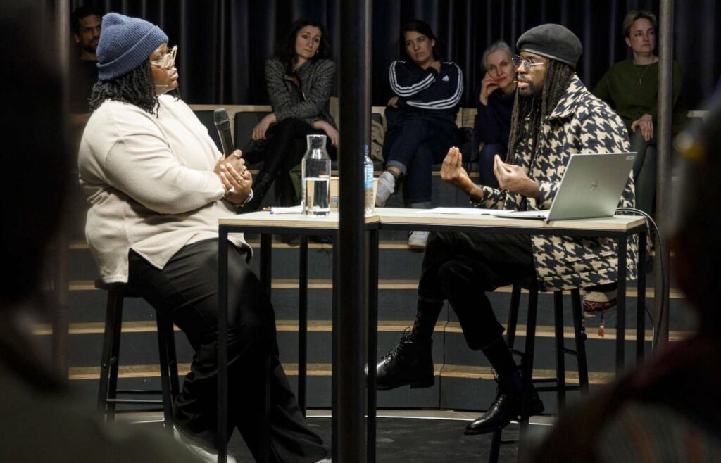 Writer and cultural scientist Ifunanya Madufor in conversation with artist and curator Temidayo Oyeniran at the Humboldt Forum © Staatliche Museen zu Berlin, Ethnologisches Museum und Museum für Asiatische Kunst / Pierre Adenis